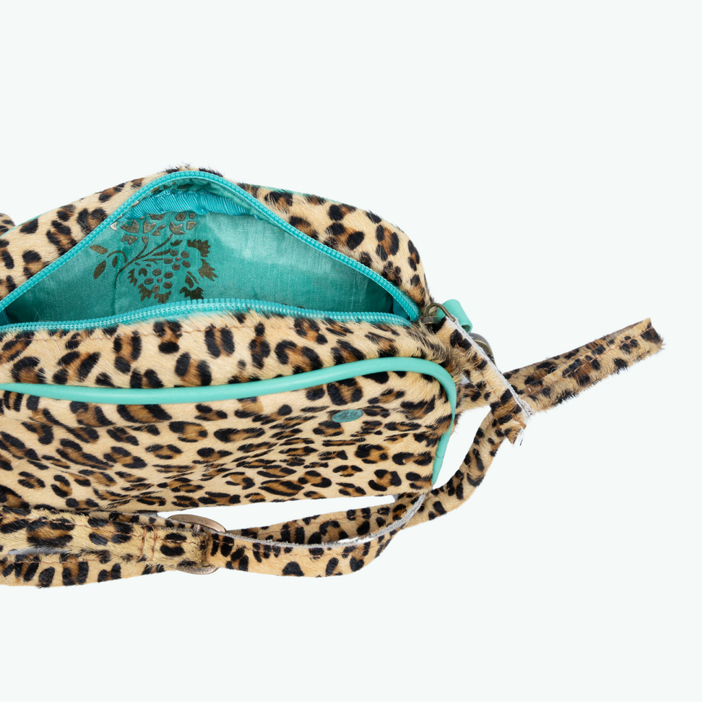 Tasche Walk The Dog Lou Lou Crossbody, Dog with a Mission